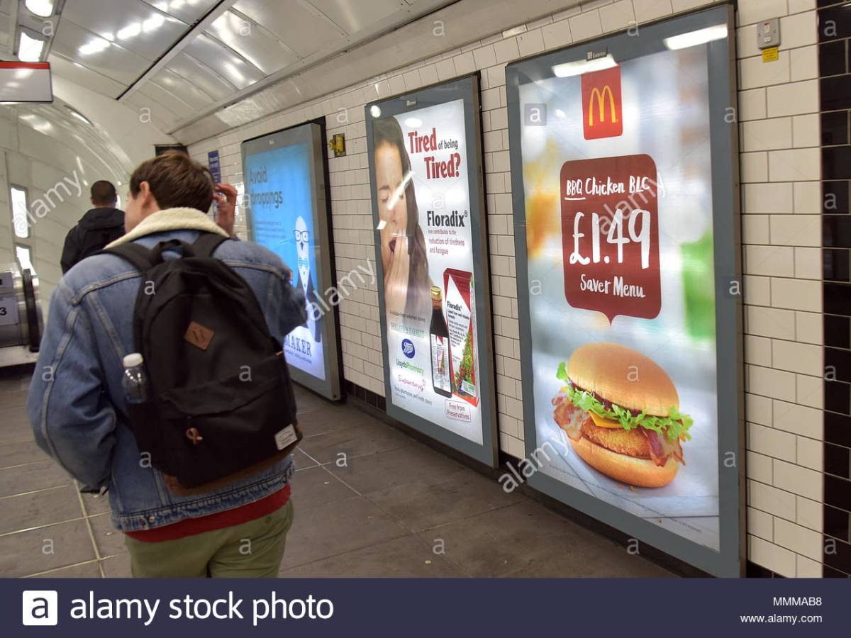 Comida rápida y baratísima: capitalismo voraz en las&nbsp;marquesinas